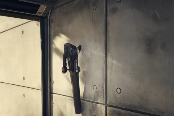 Akumulátorový foukač Husqvarna Aspire™ B8X-P4A s akumulátorem a nabíječkou - Obrázek 2