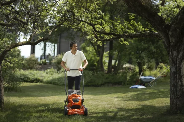 Akumulátorová sekačka Husqvarna LC 251iS - Obrázek 2